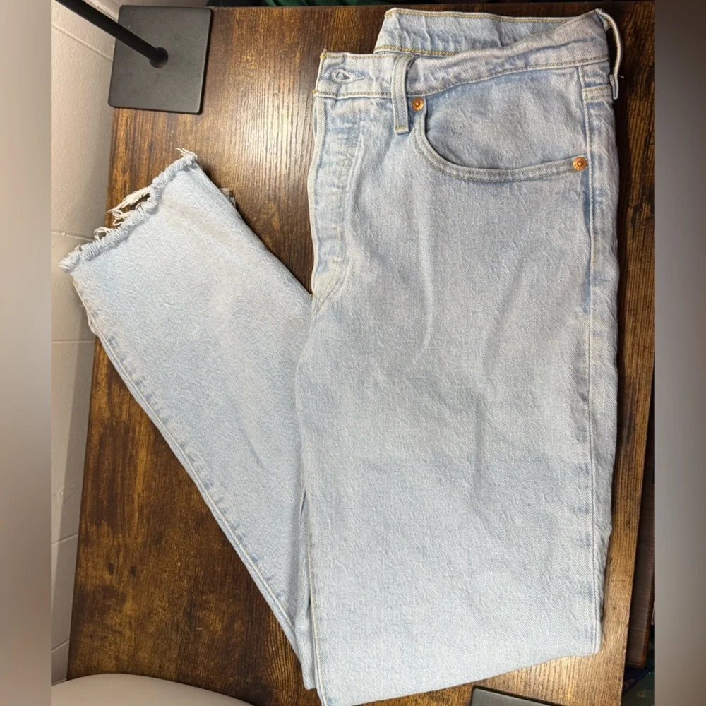 Levi's 501 32x28 Premium White and Light Blue Denim Raw Hem - Picture 7 of 15